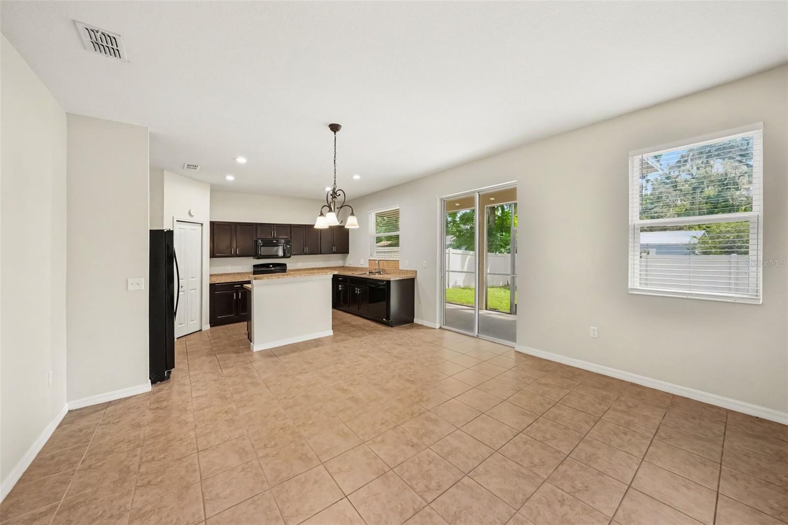 1102 Canyon Oaks Dr Property Photo 3
