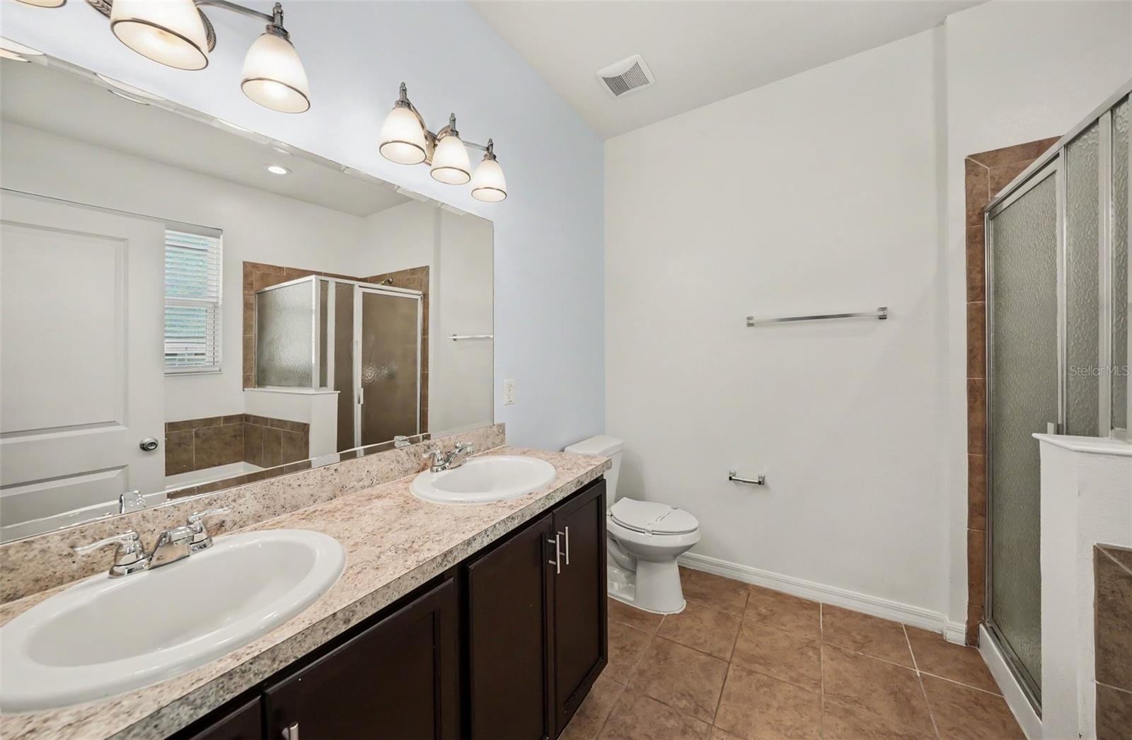 1102 Canyon Oaks Dr Property Photo 4