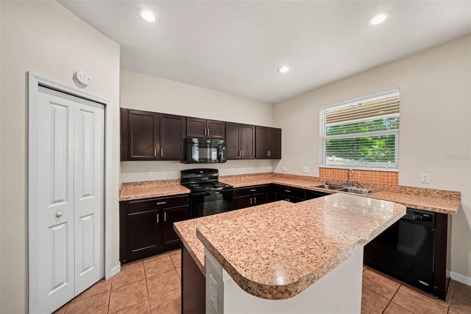 1102 Canyon Oaks Dr Property Photo 14