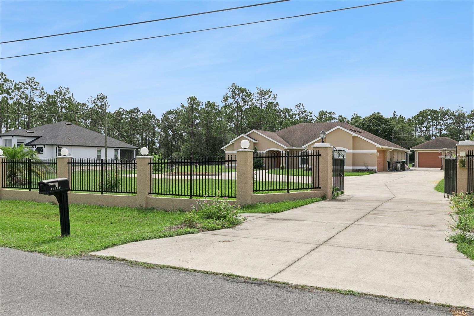 19532 Sheldon St Property Photo 6