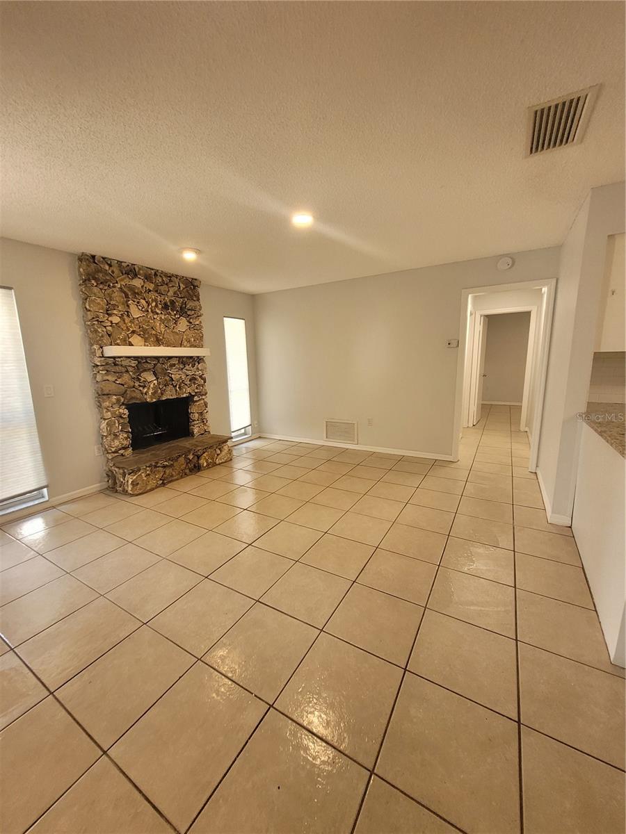 937 Aragon Ave Property Photo 3