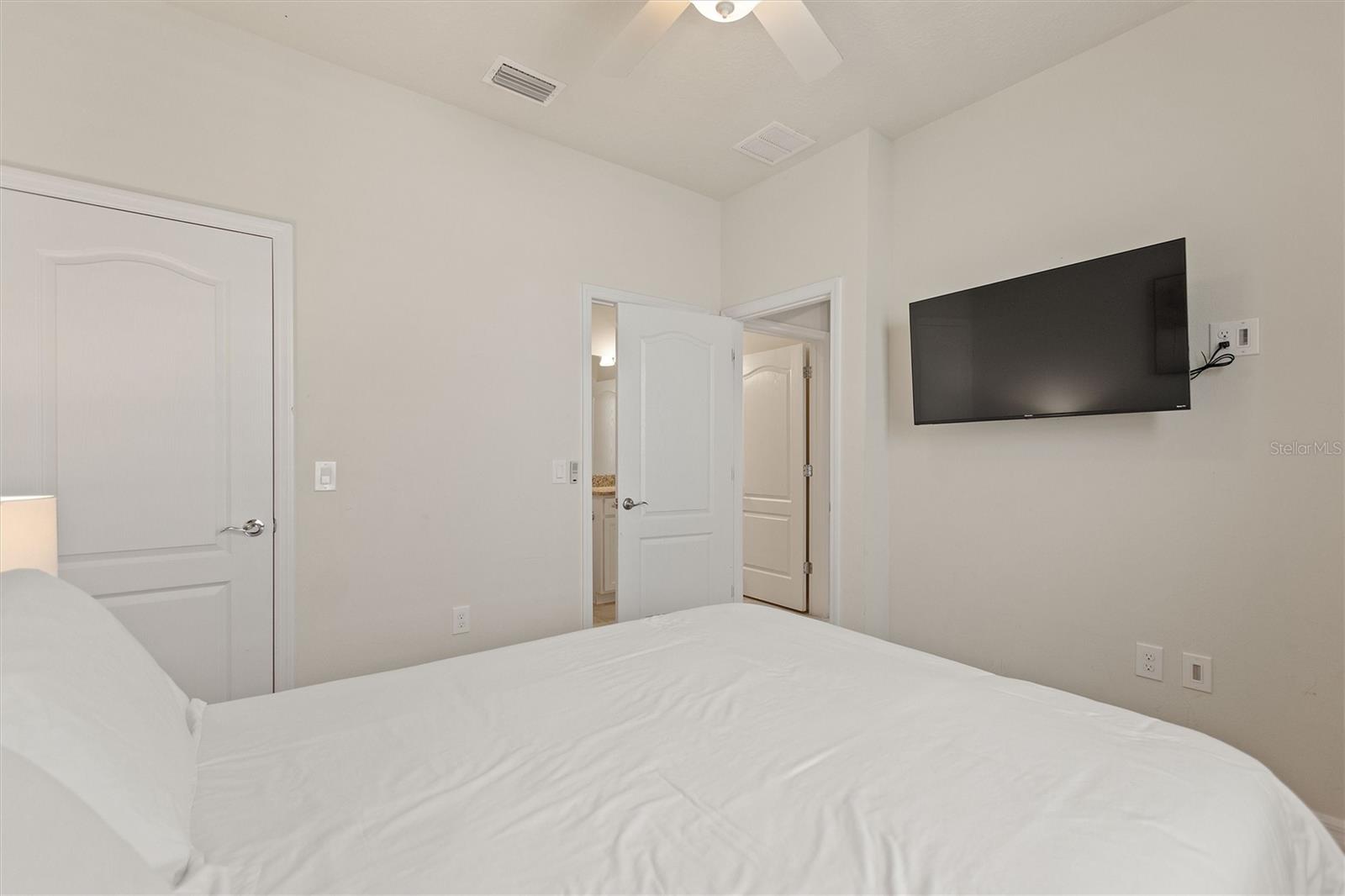 7384 Oakmoss Loop Property Photo 16