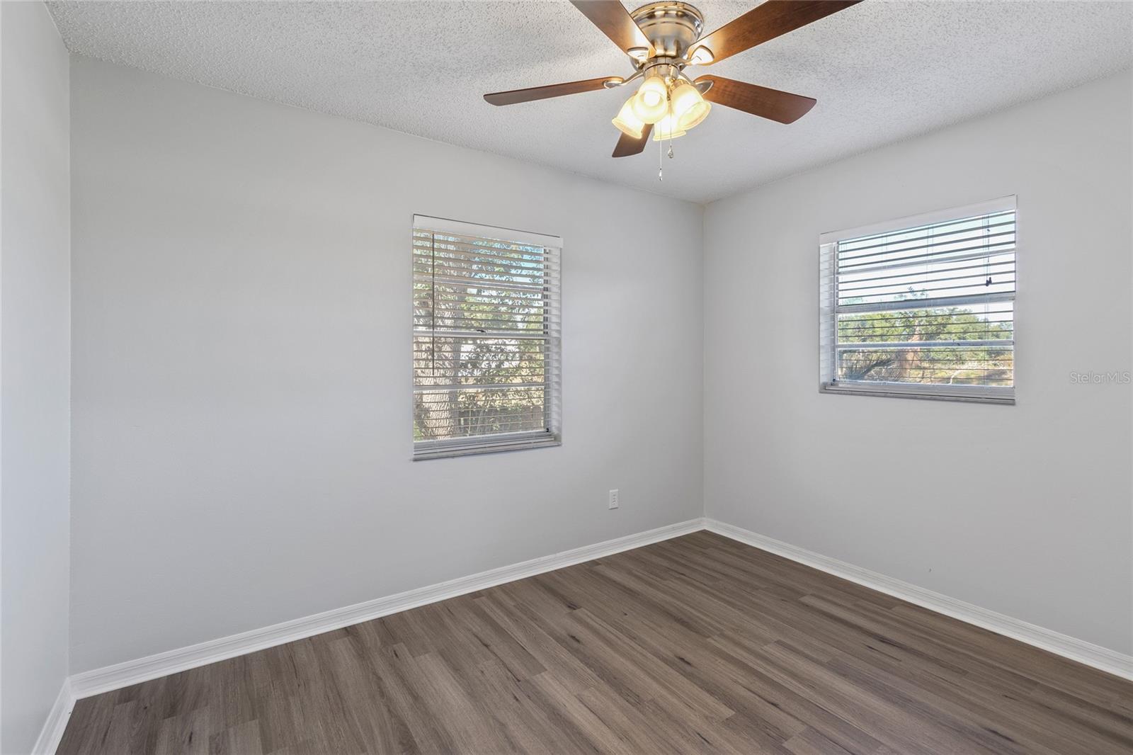 2711 N Dellwood Dr Property Photo 3