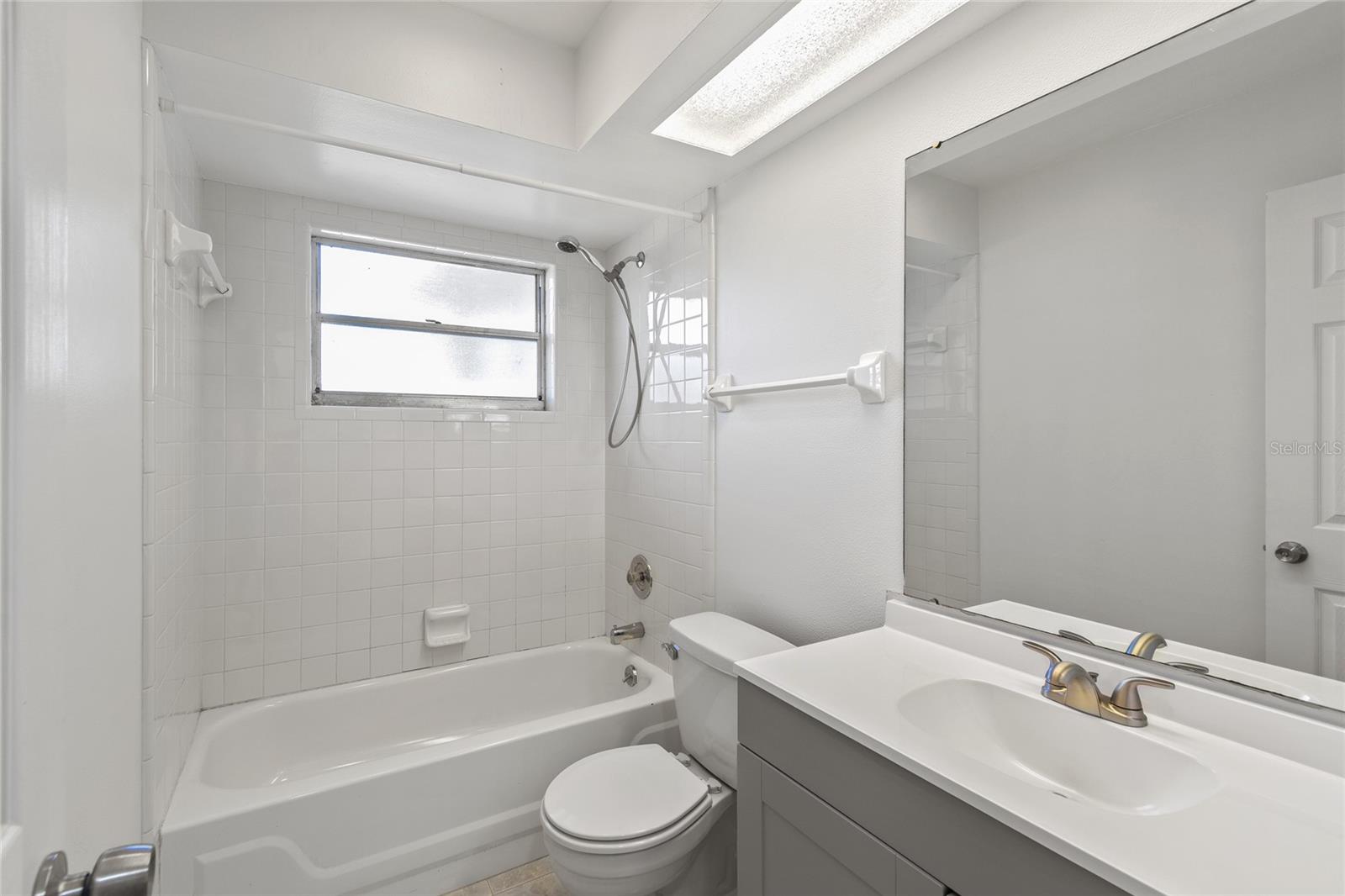 2711 N Dellwood Dr Property Photo 5