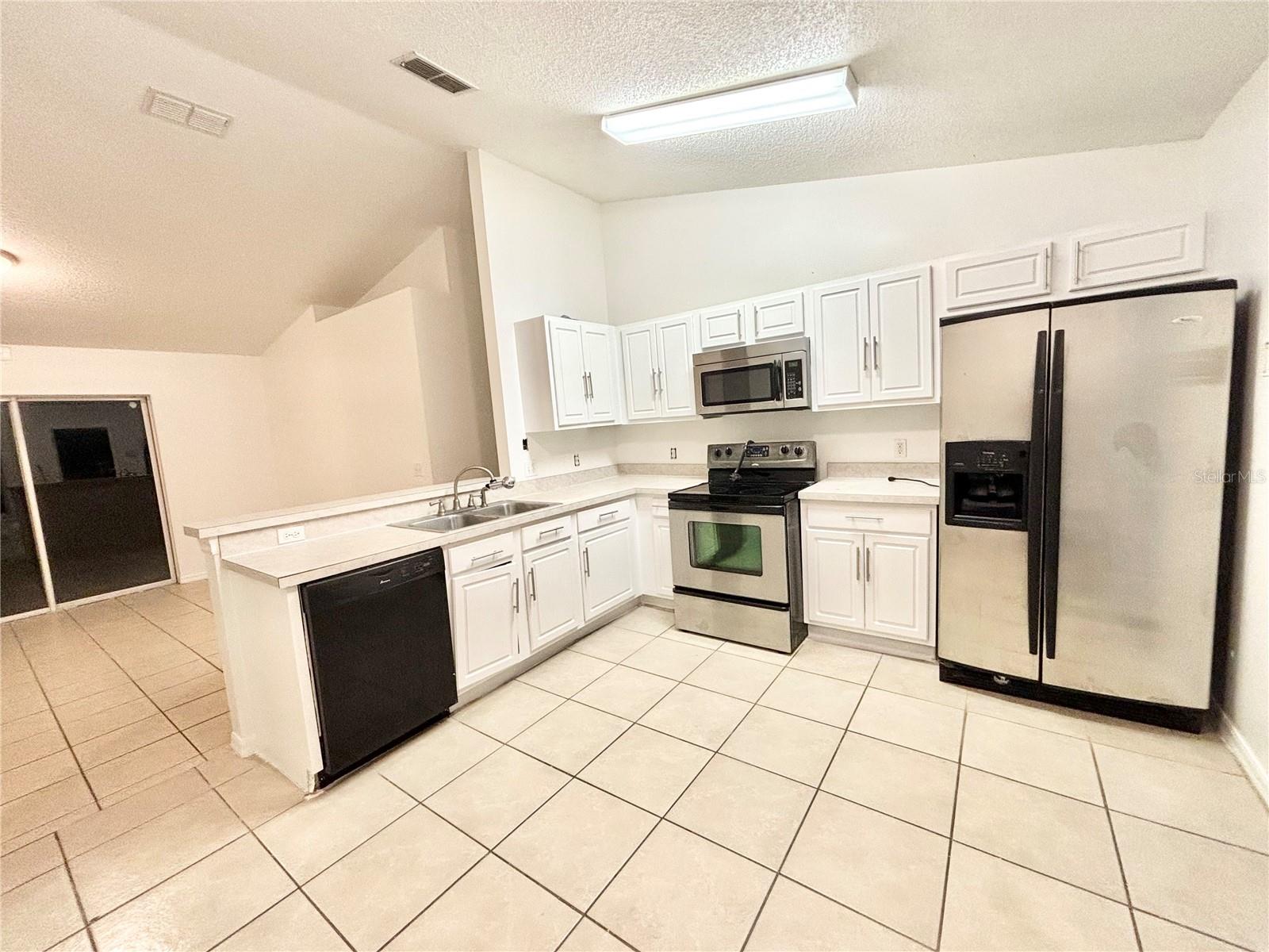 362 Aylesbury Ct Property Photo 2