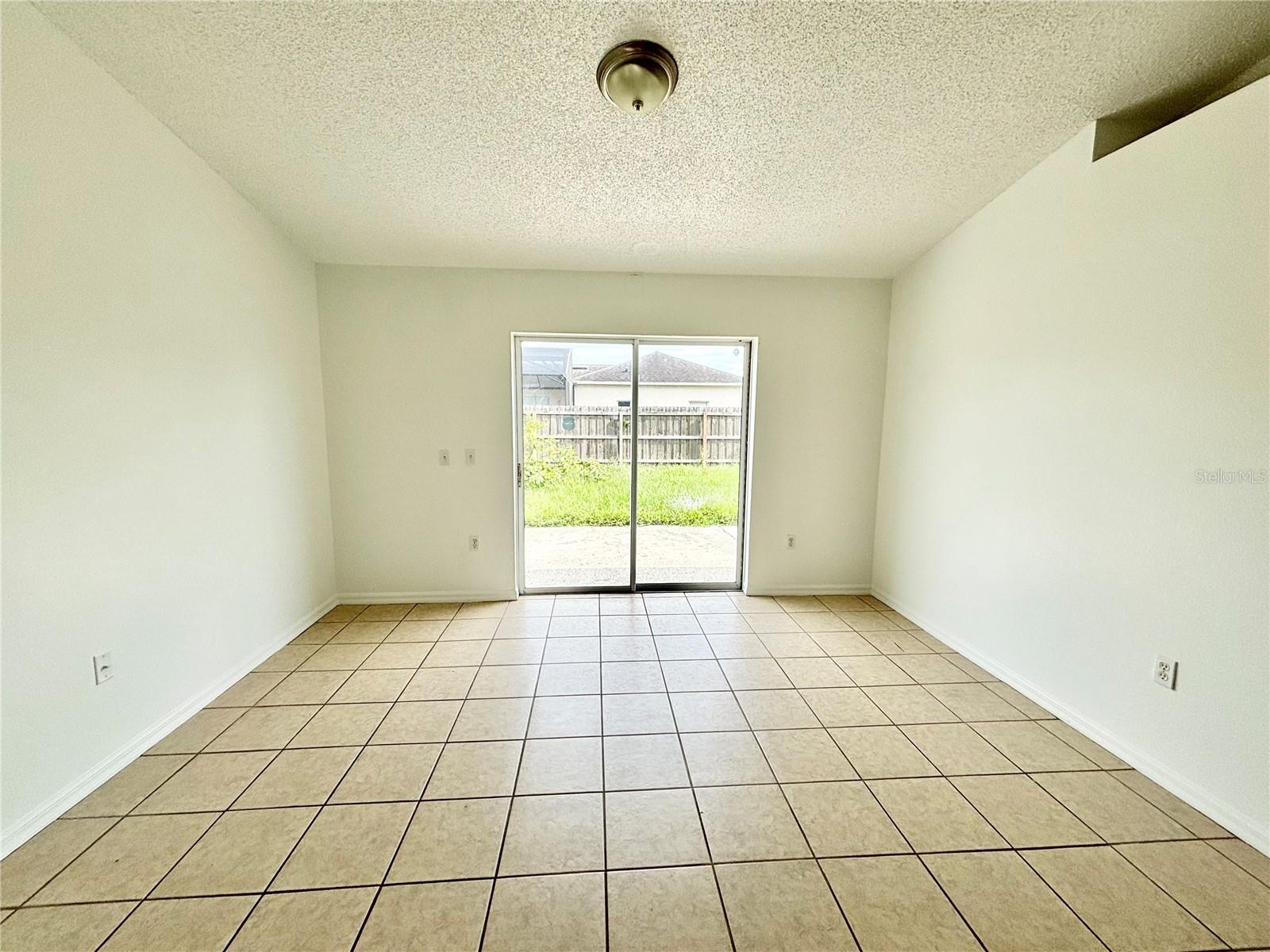 362 Aylesbury Ct Property Photo 4
