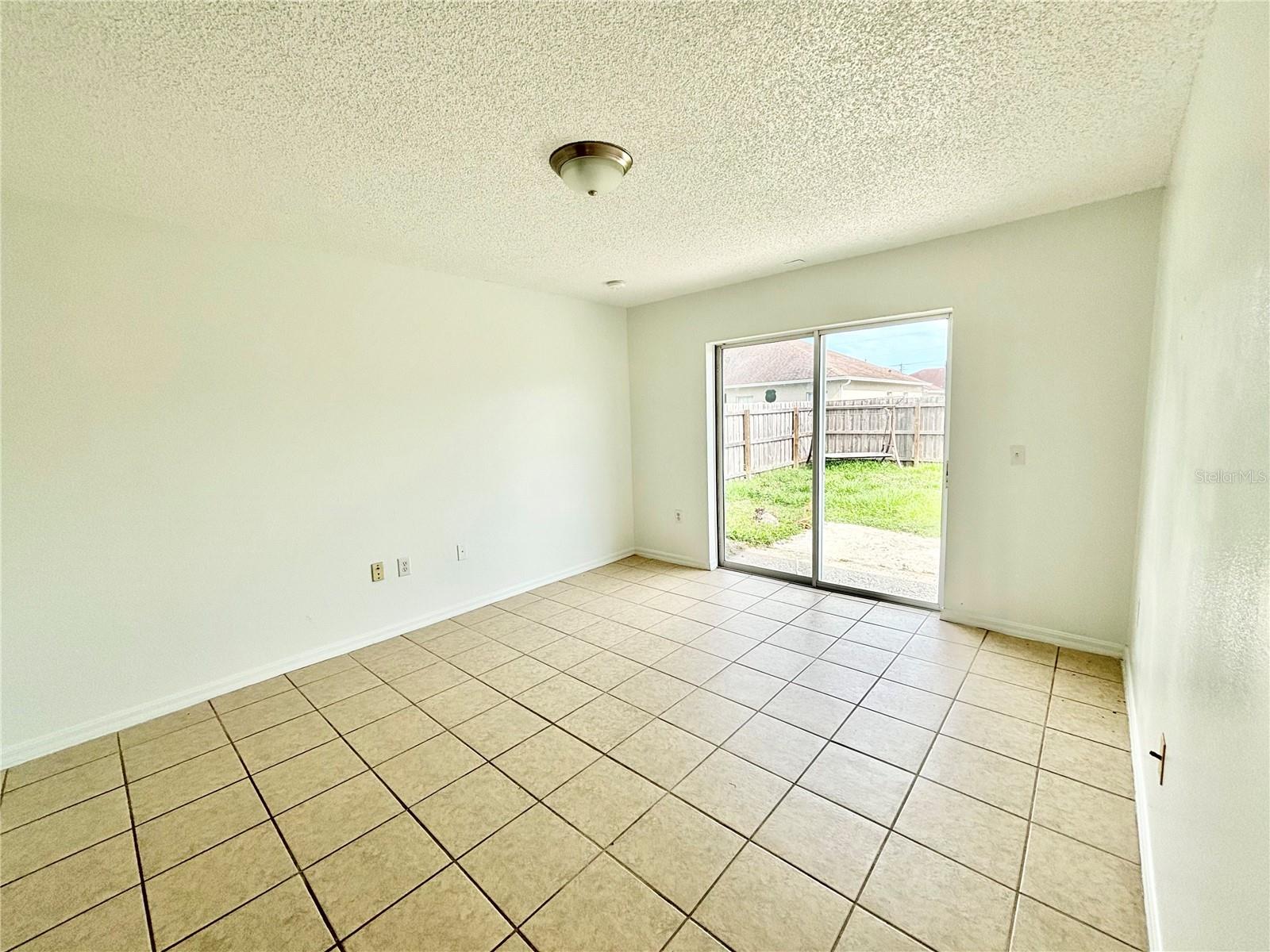 362 Aylesbury Ct Property Photo 5