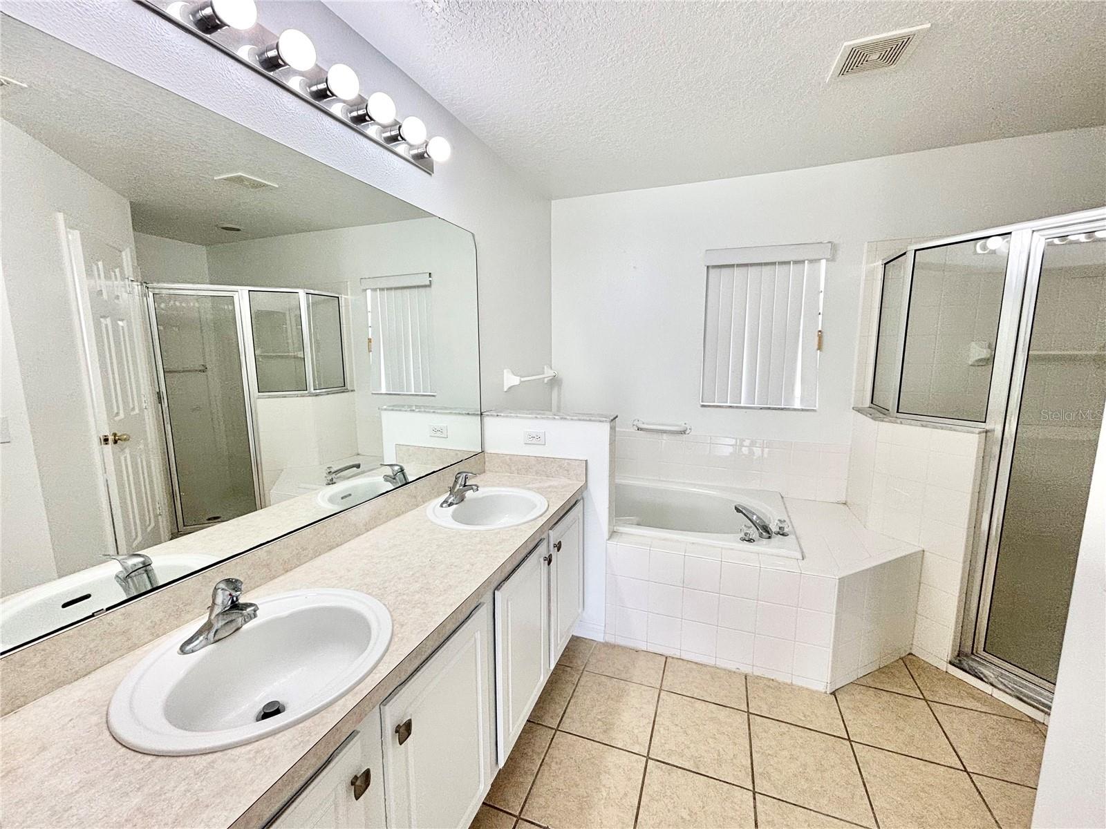 362 Aylesbury Ct Property Photo 6