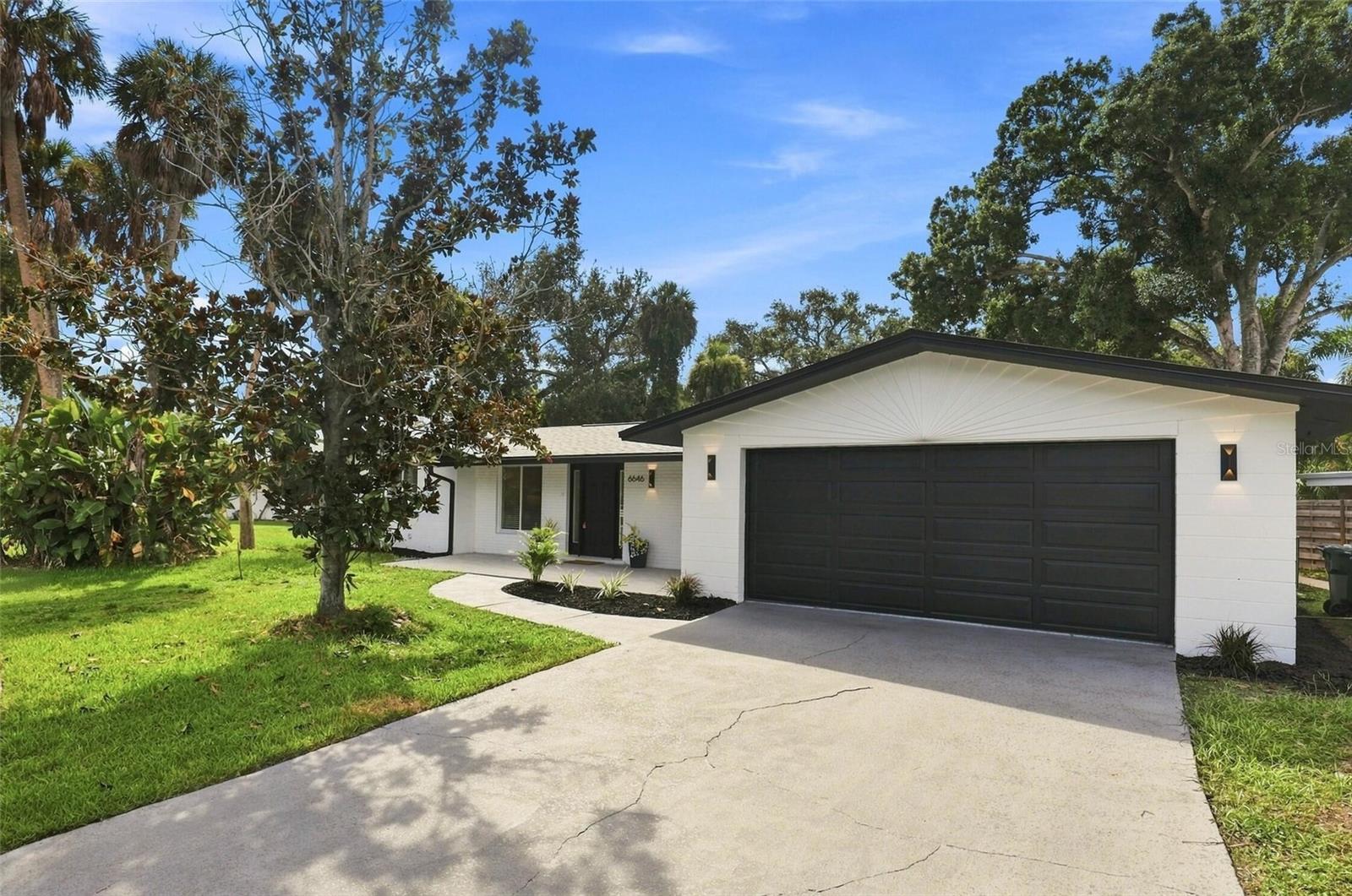 6646 Glades Way Property Photo 1