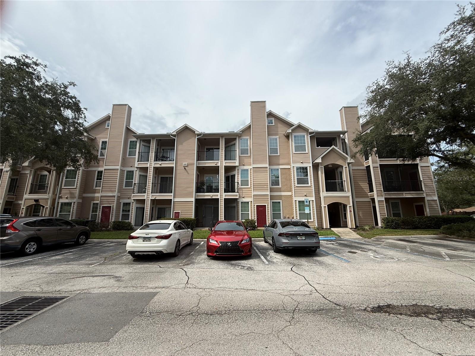2000 ERVING CIR #303 Property Photo 1