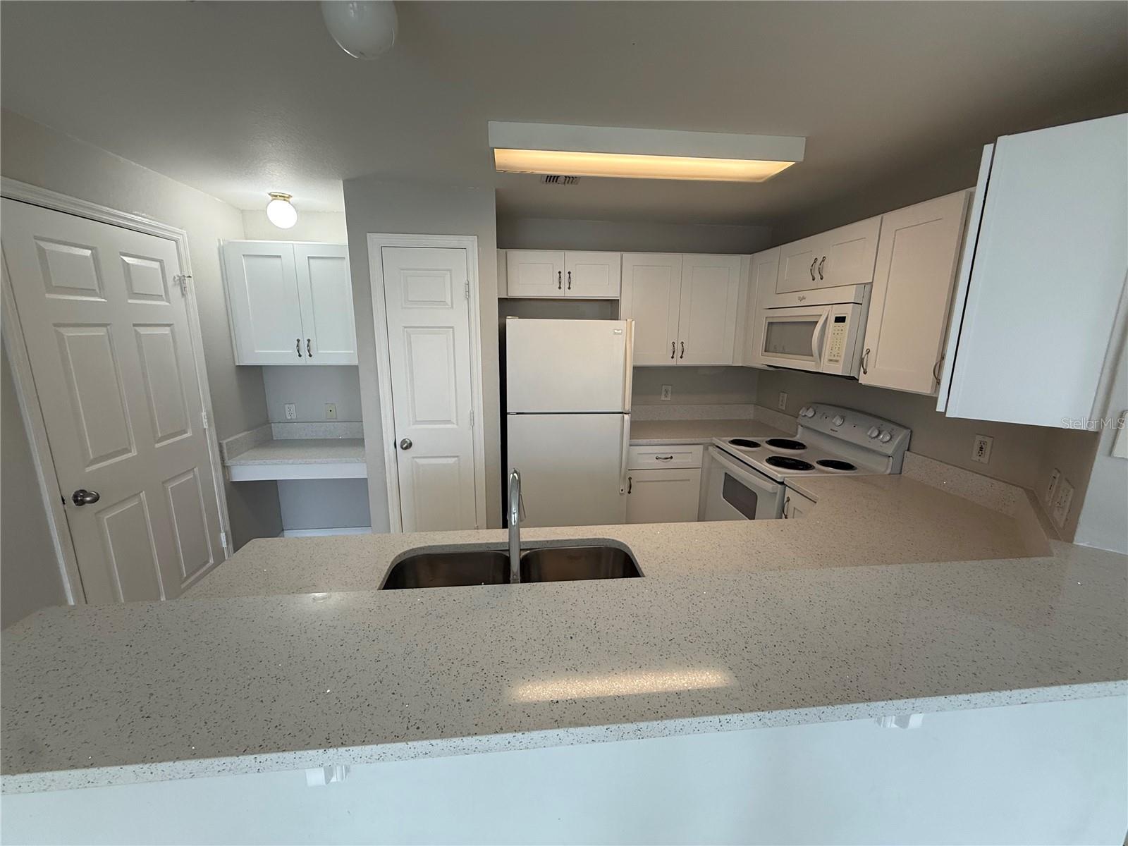 2000 Erving Cir #303 Property Photo 4