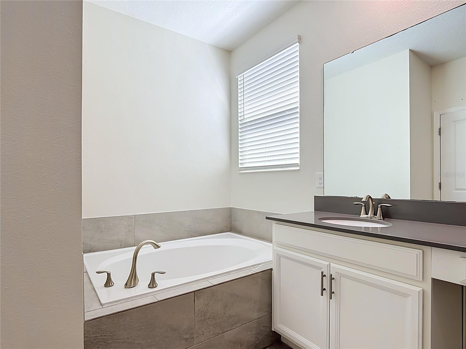 2735 Bookmark Dr Property Photo 30