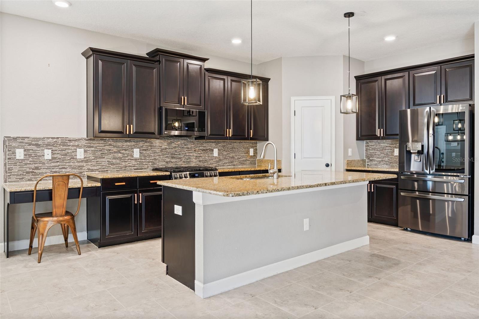 7618 Bluejack Oak Dr Property Photo 4