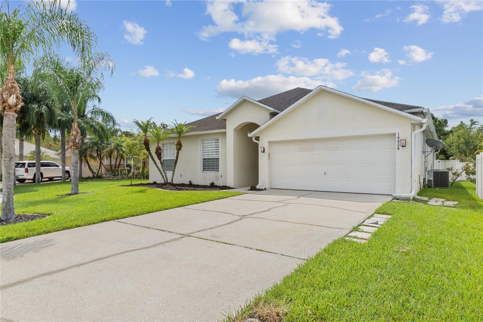 14424 Babylon Way Property Photo 4
