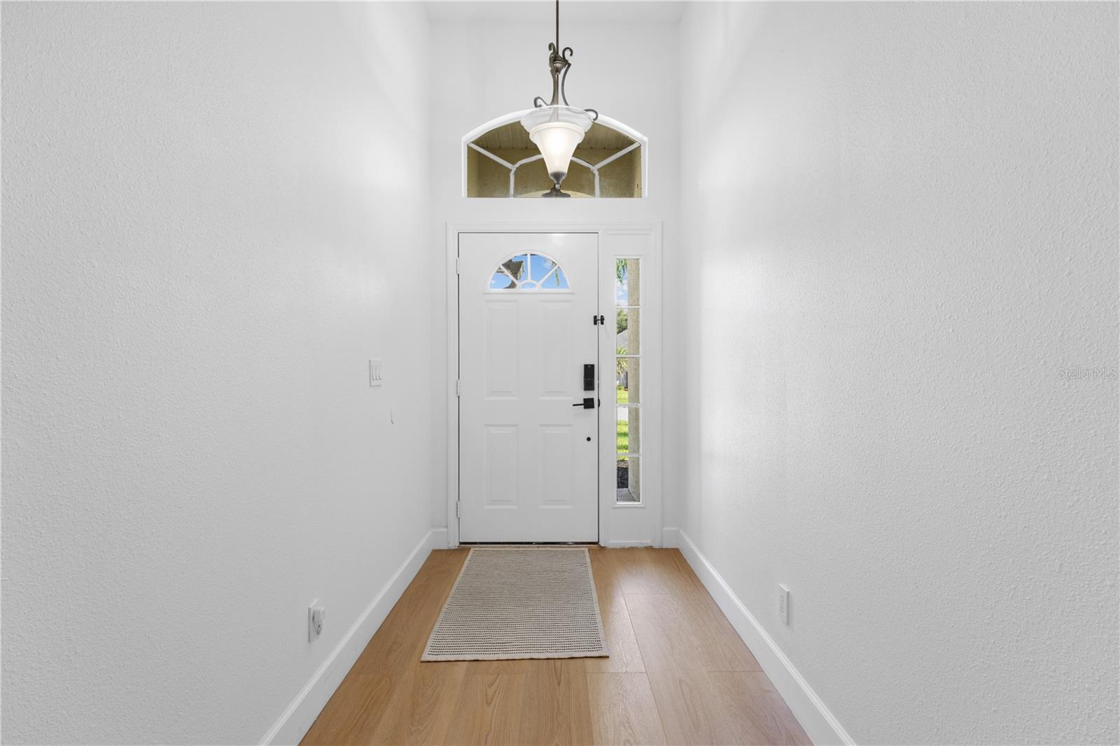 14424 Babylon Way Property Photo 9