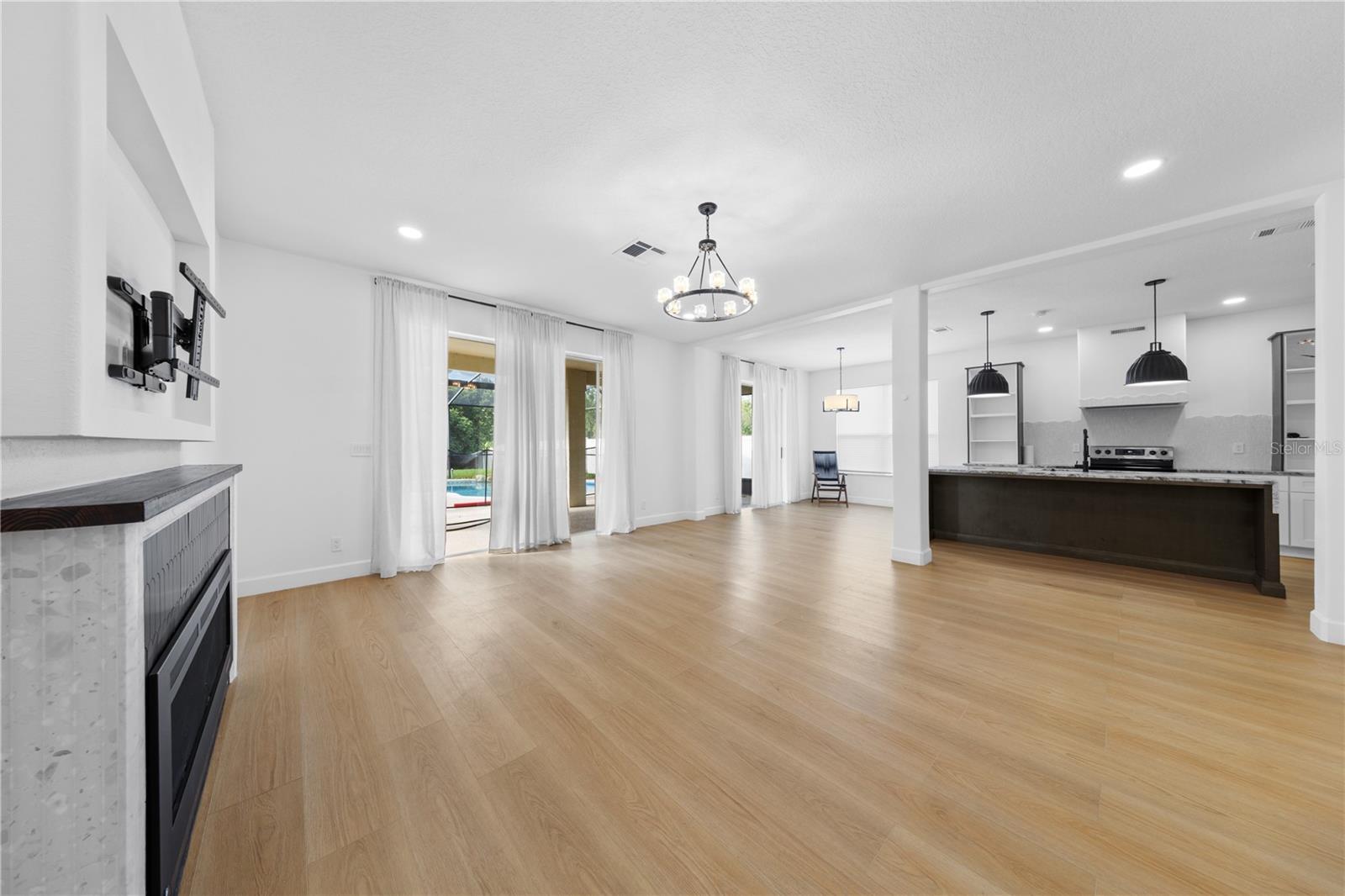 14424 Babylon Way Property Photo 12