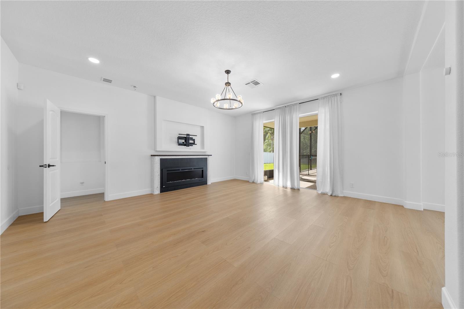 14424 Babylon Way Property Photo 13
