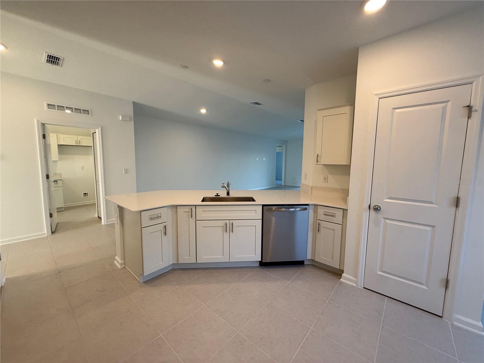 5786 Gingham Dr Property Photo 8