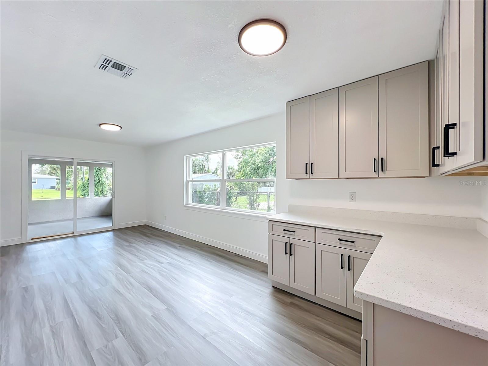 3202 Tradewinds Trl Property Photo 9