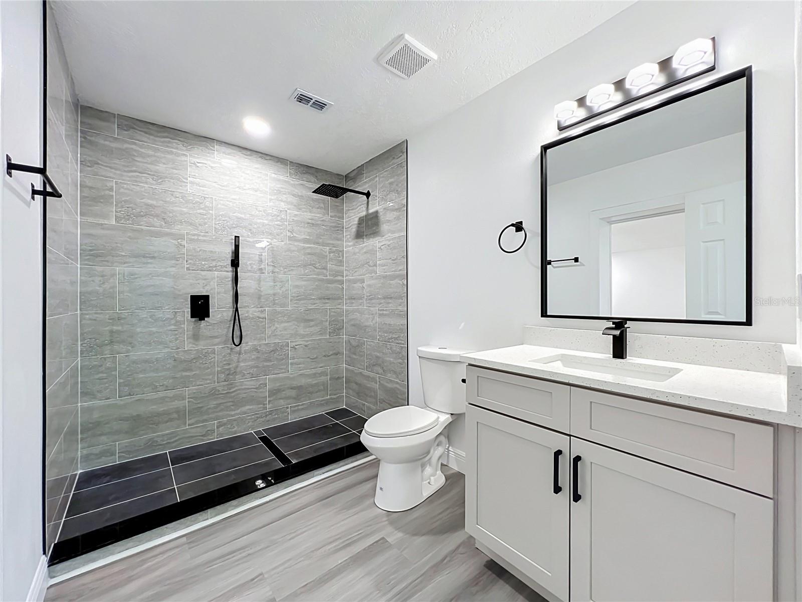 3202 Tradewinds Trl Property Photo 13