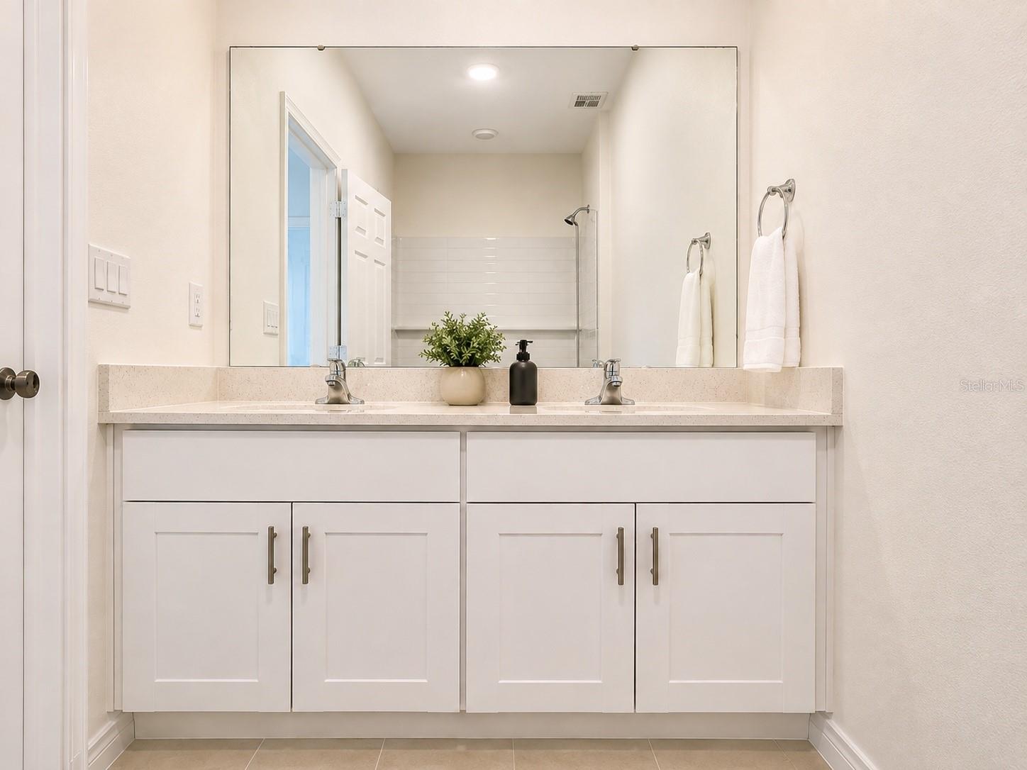 1180 Wycliffe Way Property Photo 12
