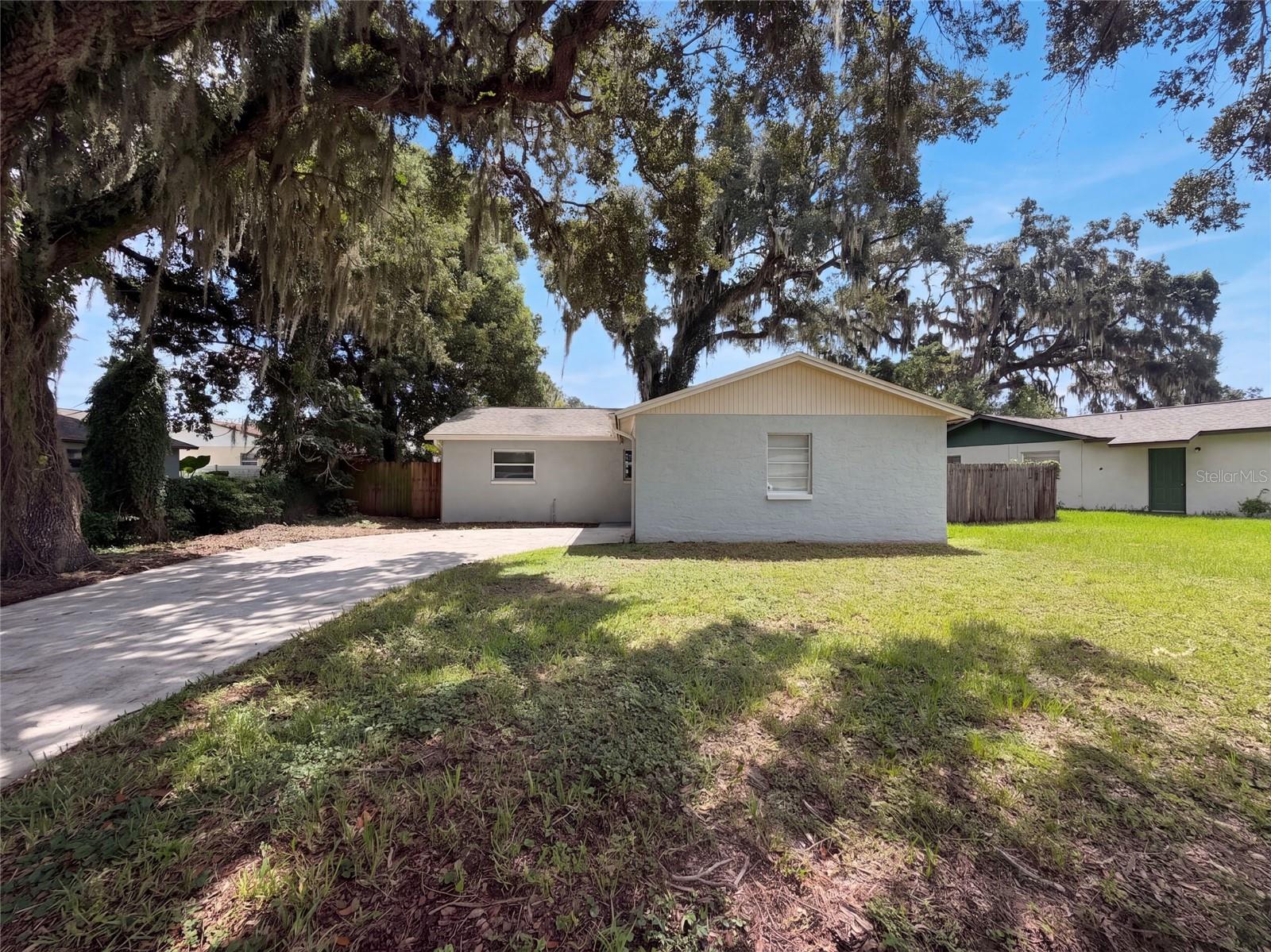 121 Inwood Cir Property Photo 2