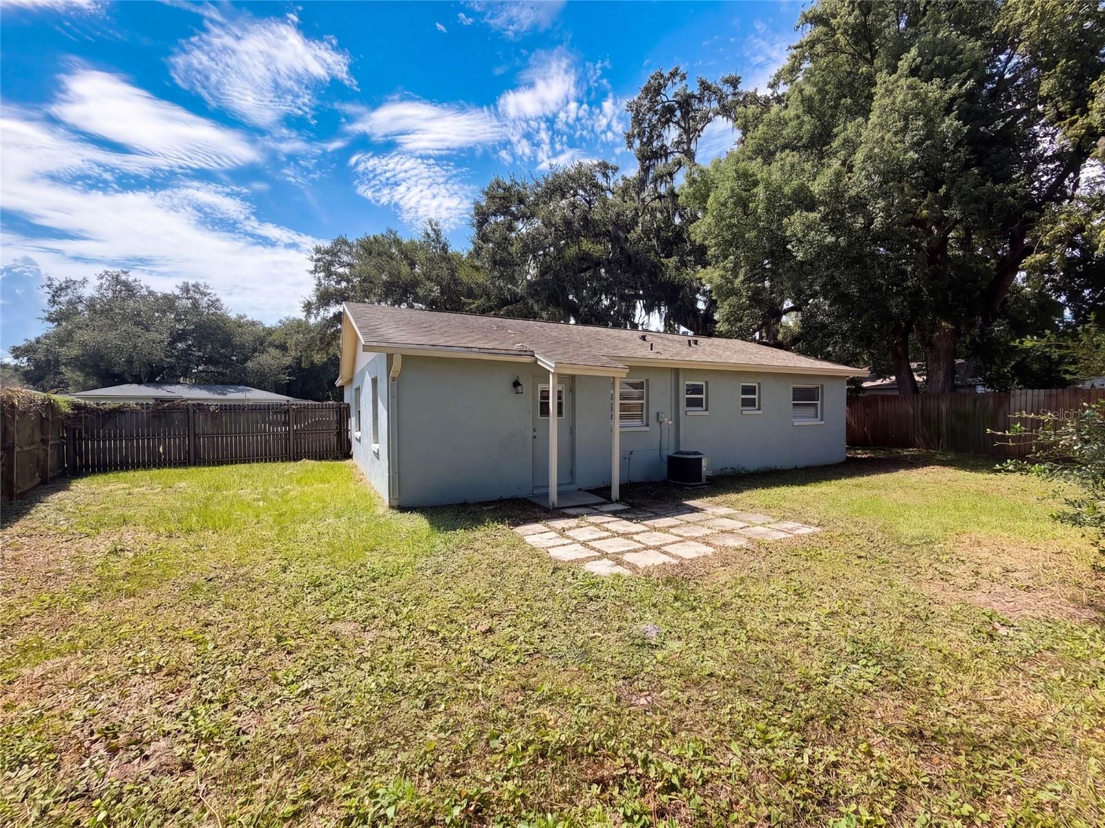 121 Inwood Cir Property Photo 6