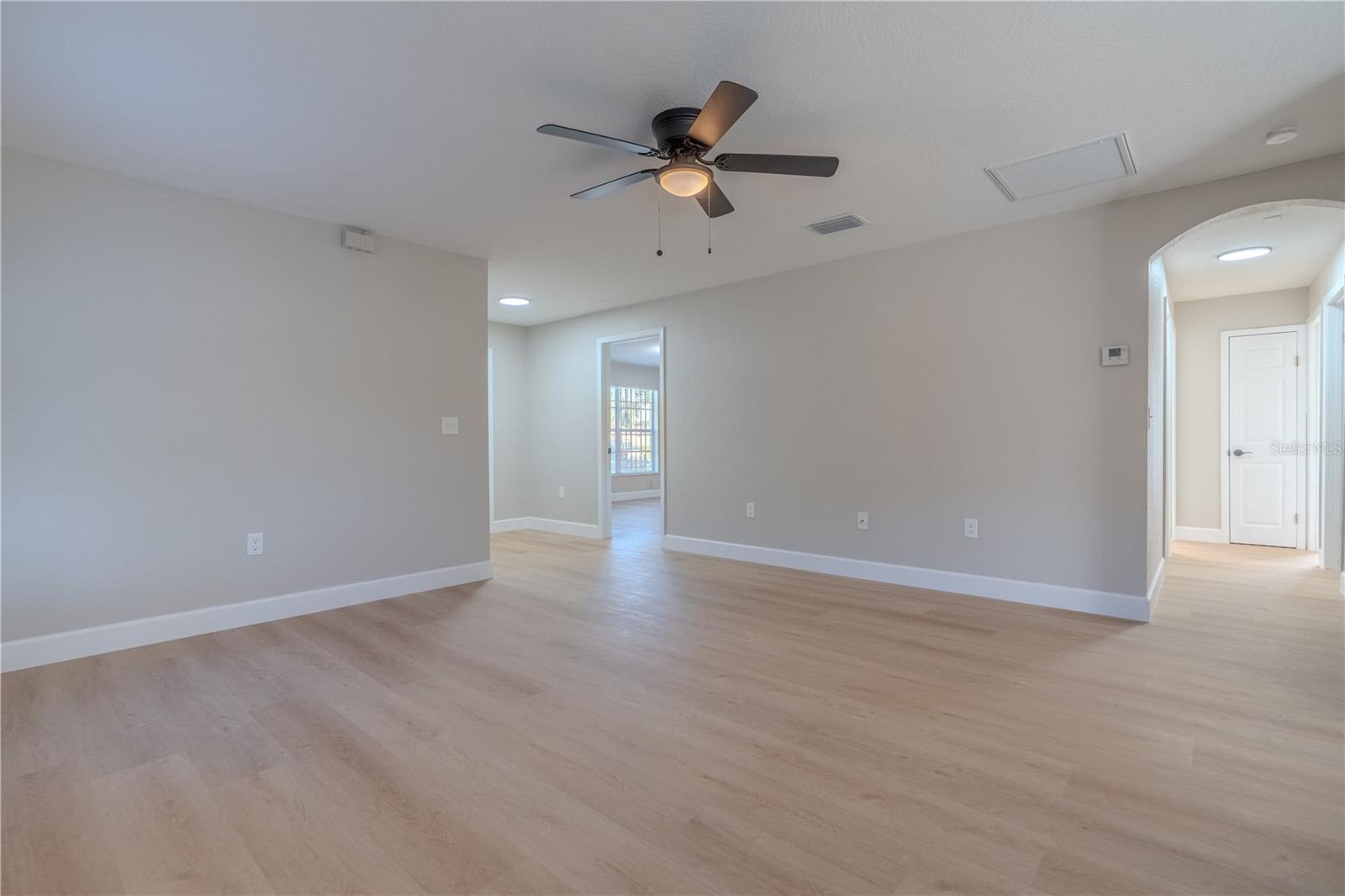 4514 Cypress St Property Photo 4
