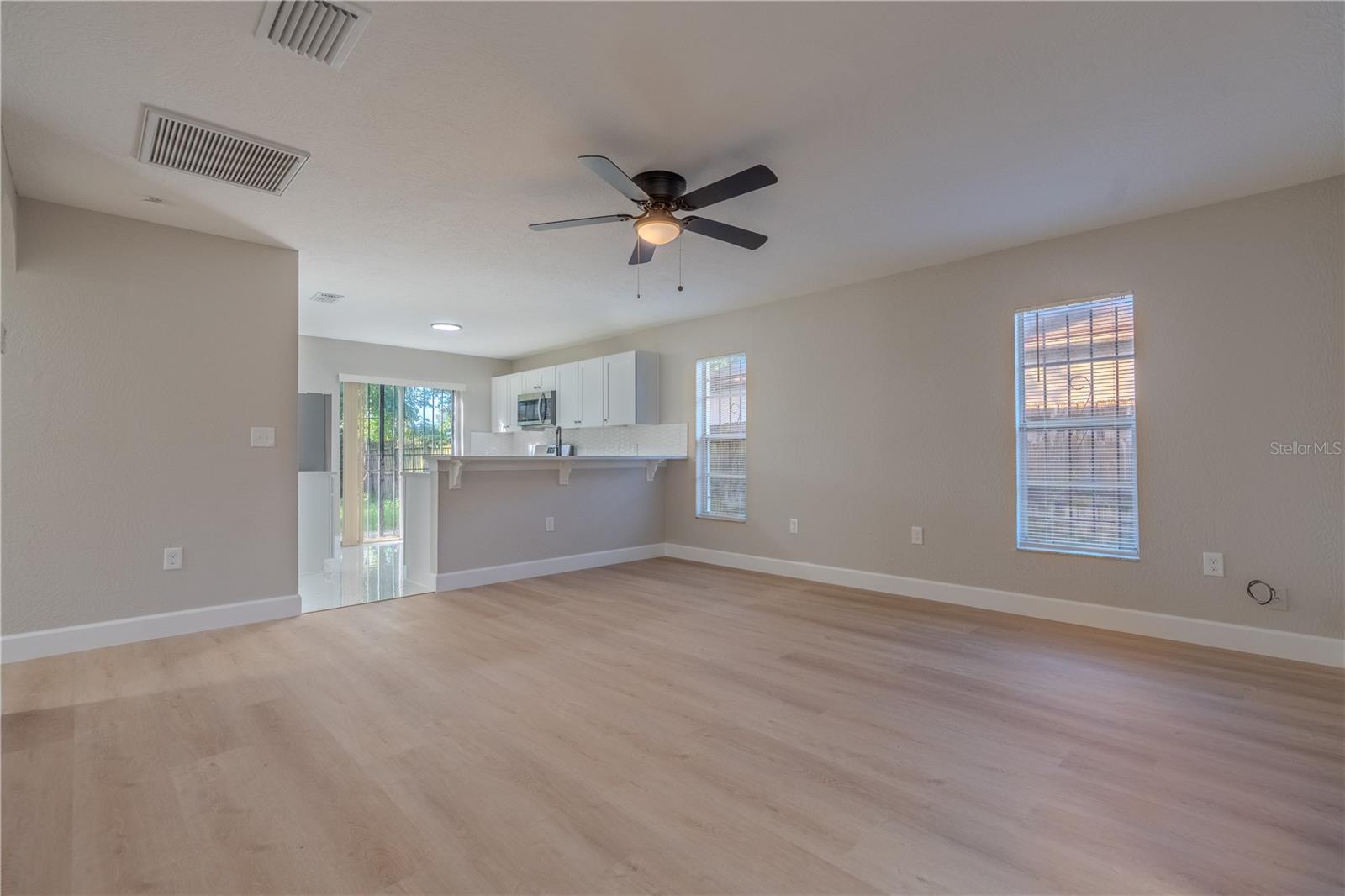 4514 Cypress St Property Photo 5