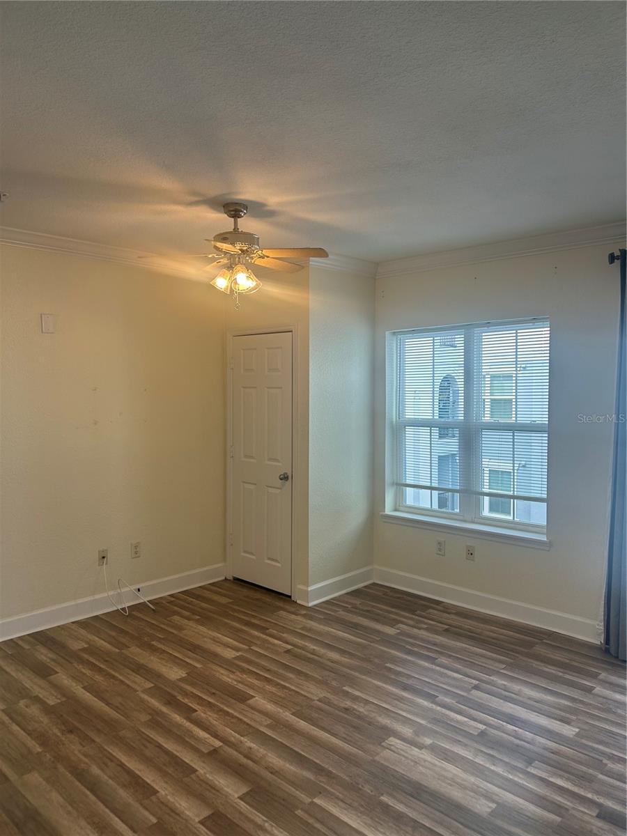 300 E South St #5016 Property Photo 11