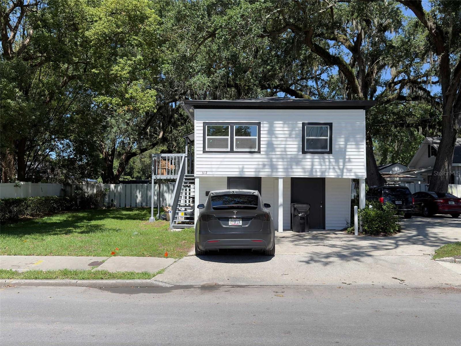 612 N HAMPTON AVE Property Photo 1