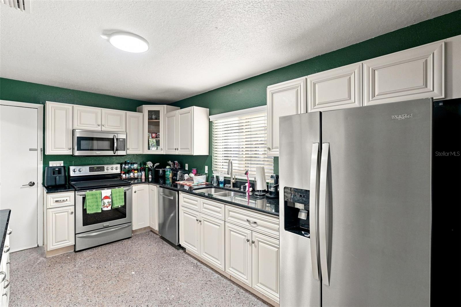 8405 Oak Bluff Dr Property Photo 4