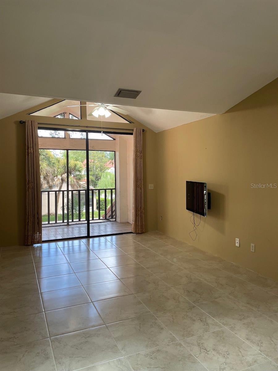 546 Via Fontana Dr #202 Property Photo 5