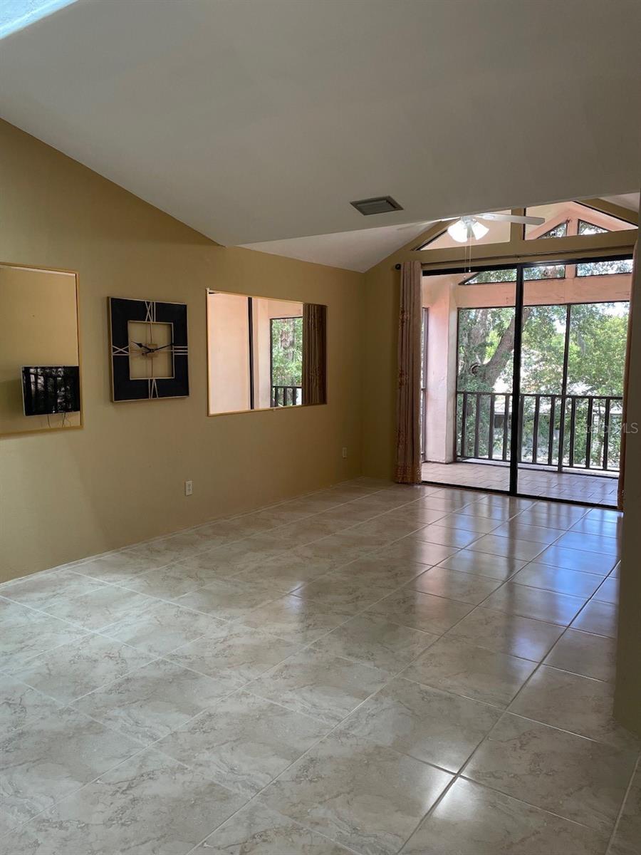 546 Via Fontana Dr #202 Property Photo 7