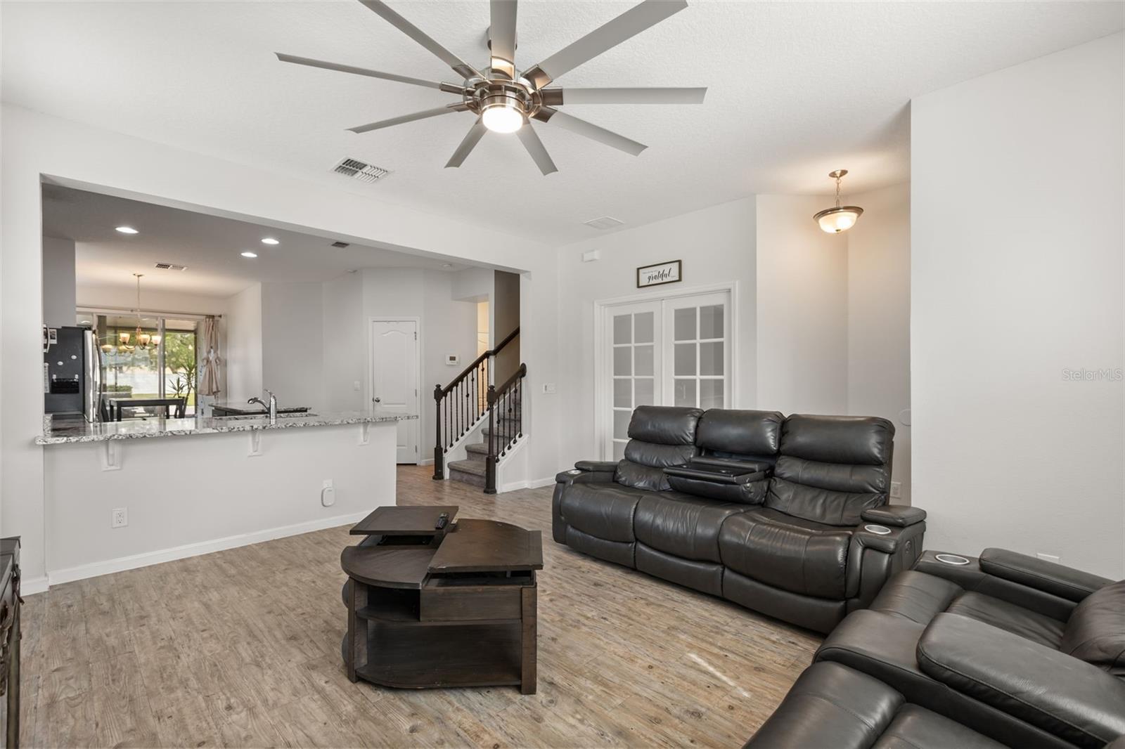 2427 Liner Ave Property Photo 6