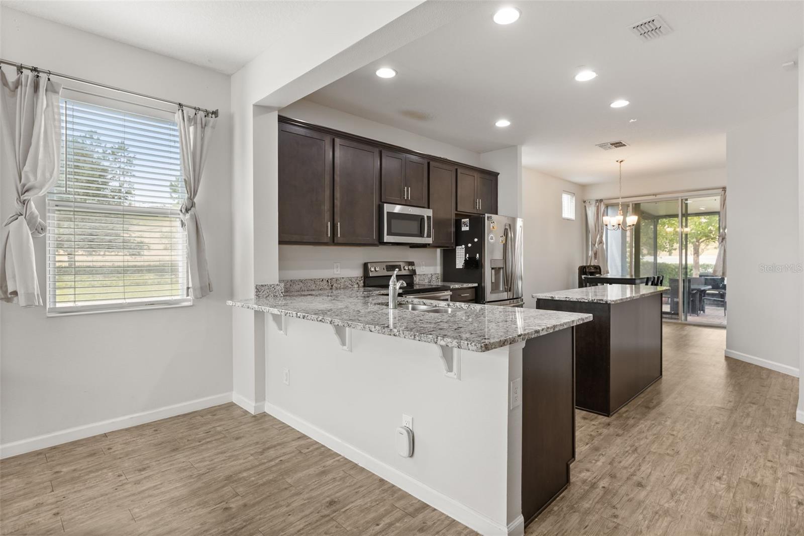 2427 Liner Ave Property Photo 9