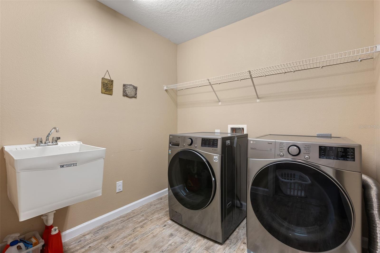 2427 Liner Ave Property Photo 16