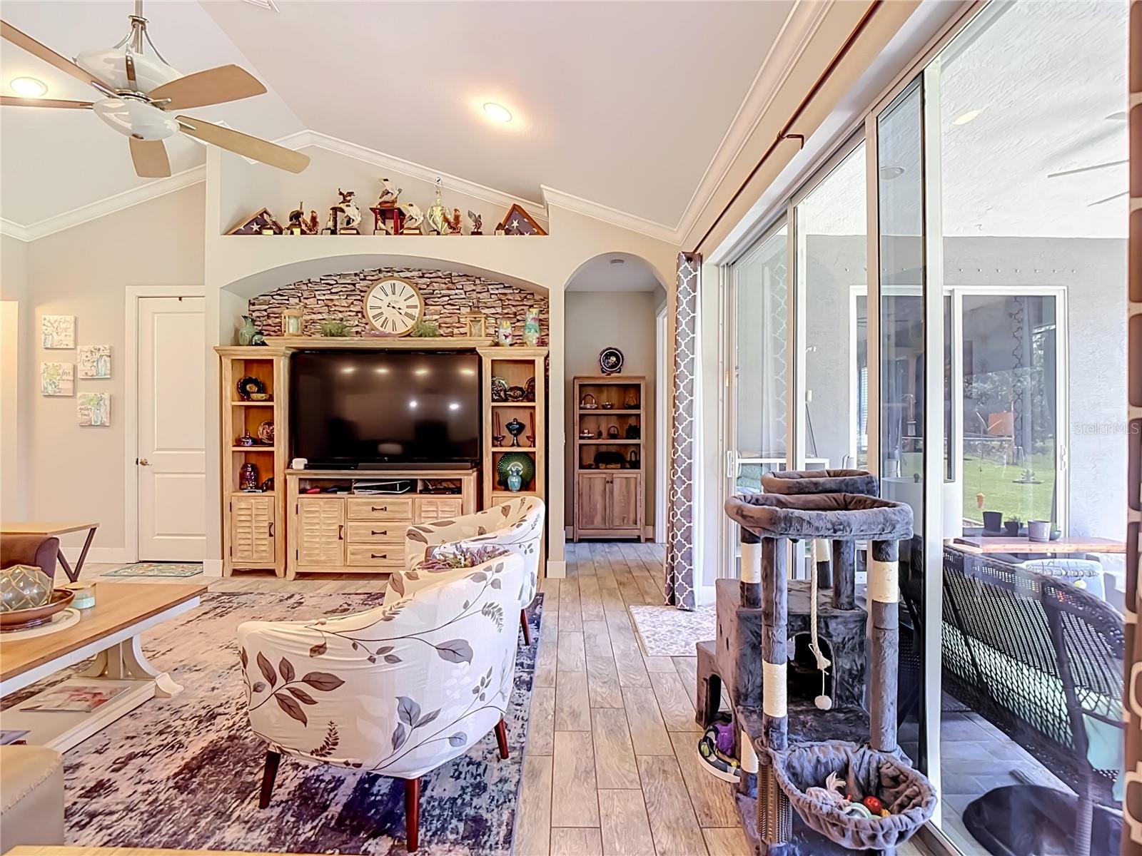 108 Oak Knolls Cir Property Photo 8