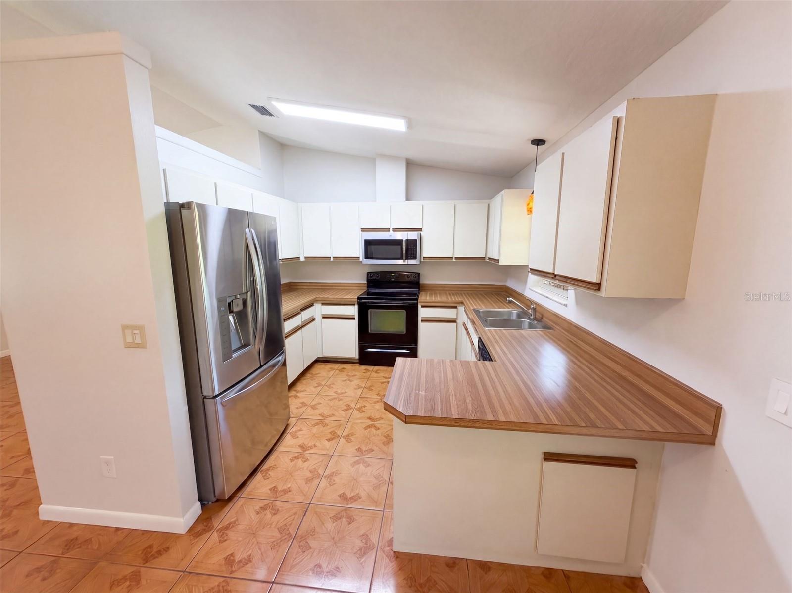 1008 Lynbrook St Nw Property Photo 2