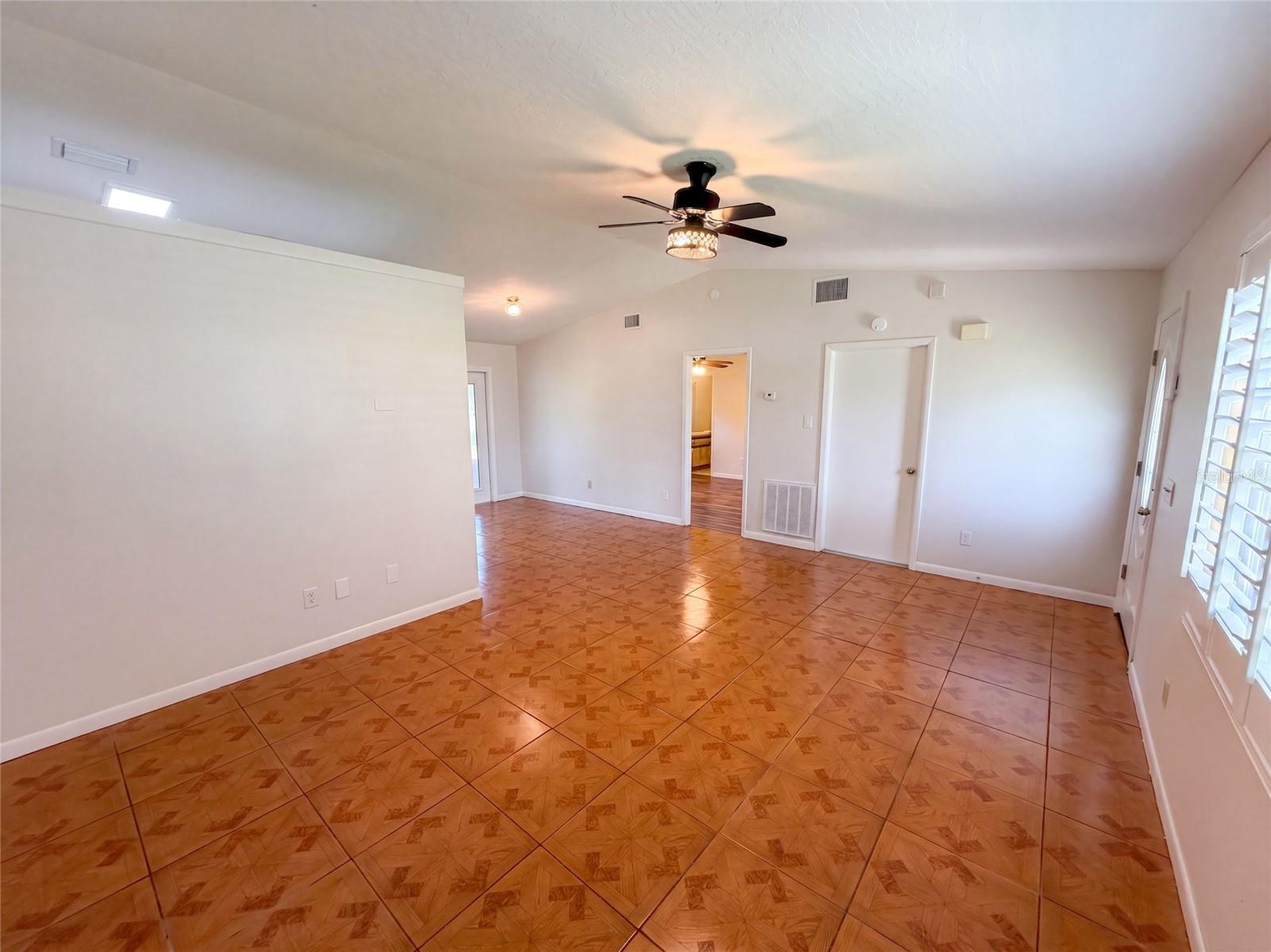 1008 Lynbrook St Nw Property Photo 3