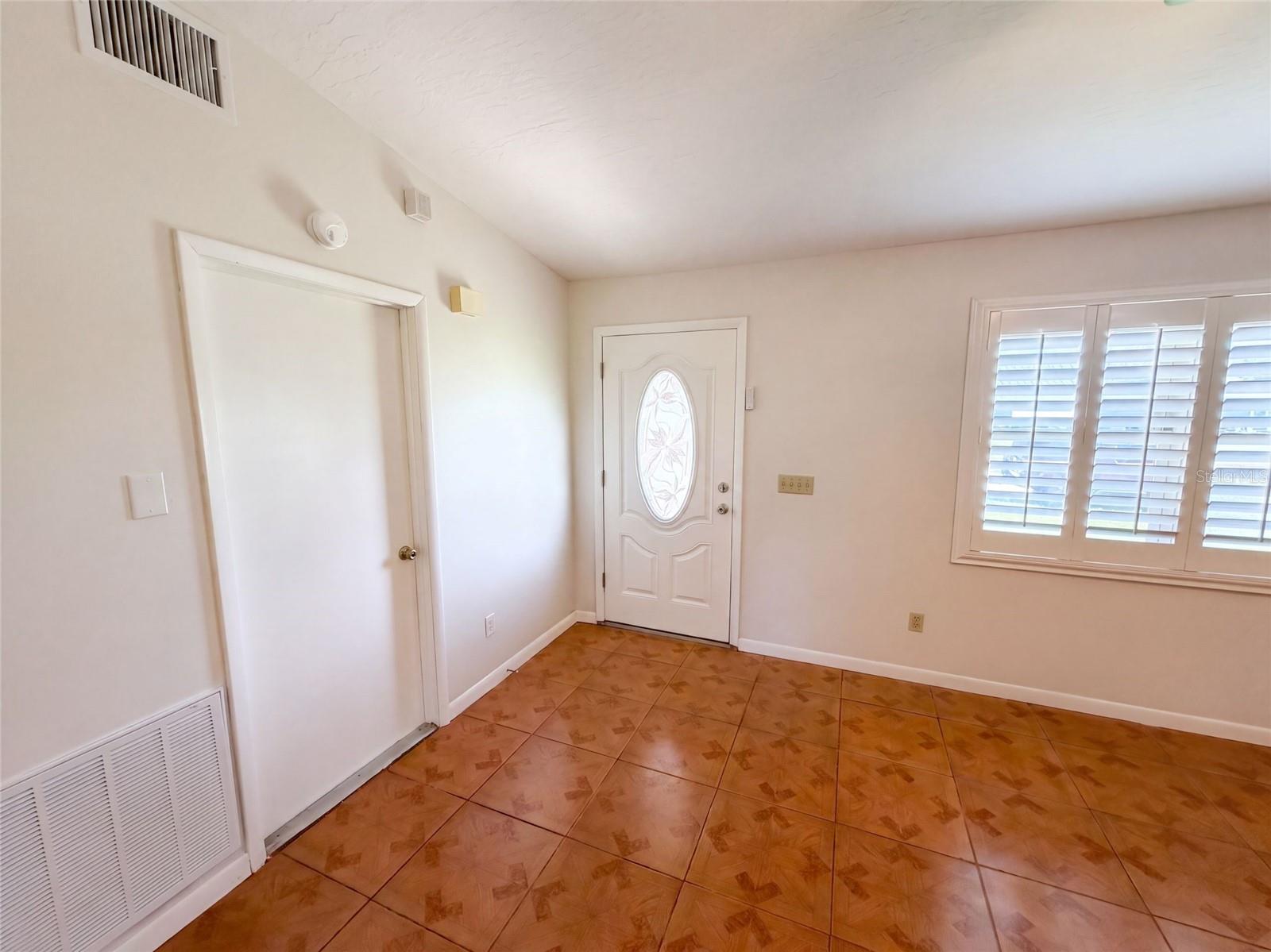 1008 Lynbrook St Nw Property Photo 6