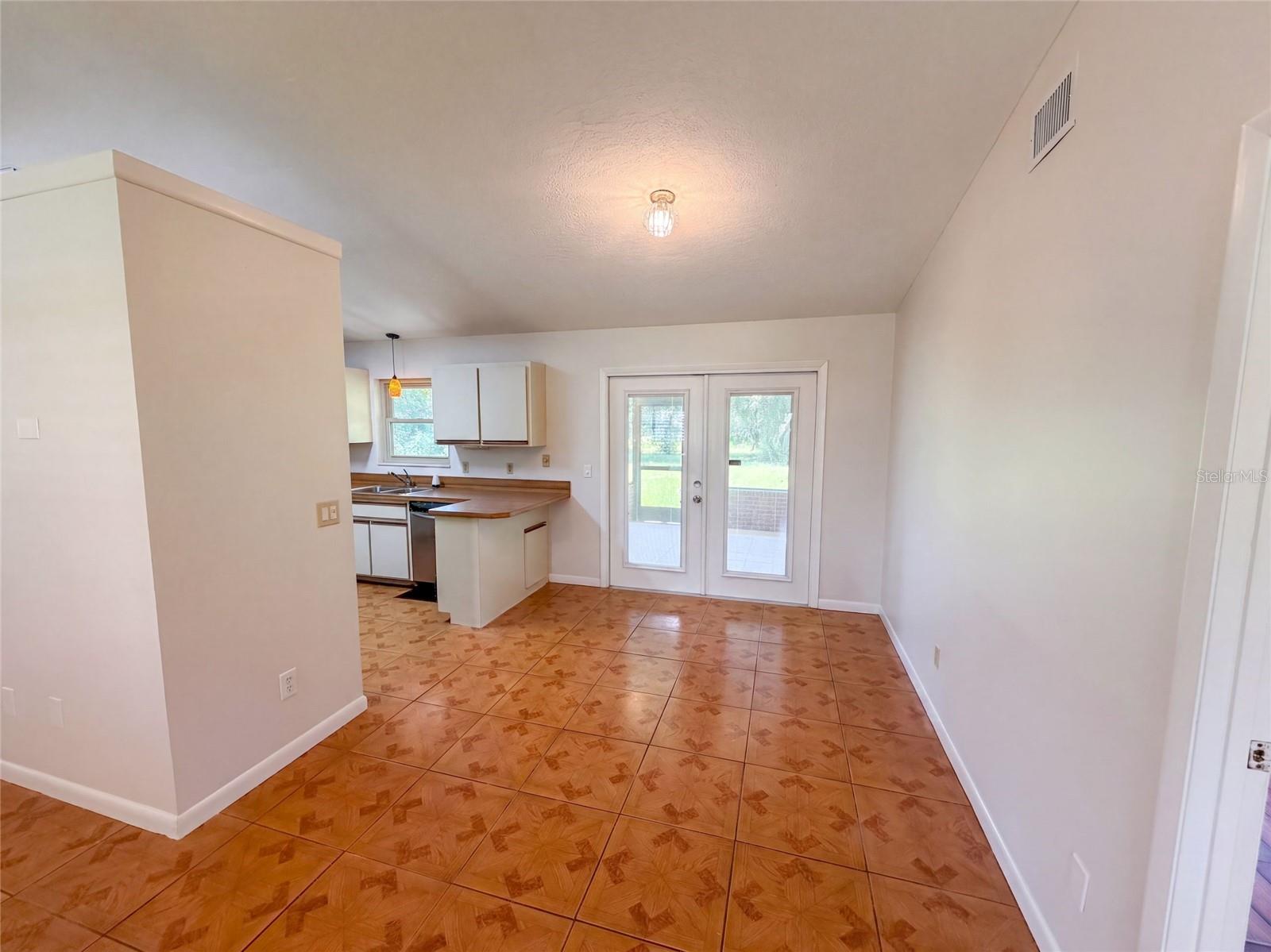 1008 Lynbrook St Nw Property Photo 8