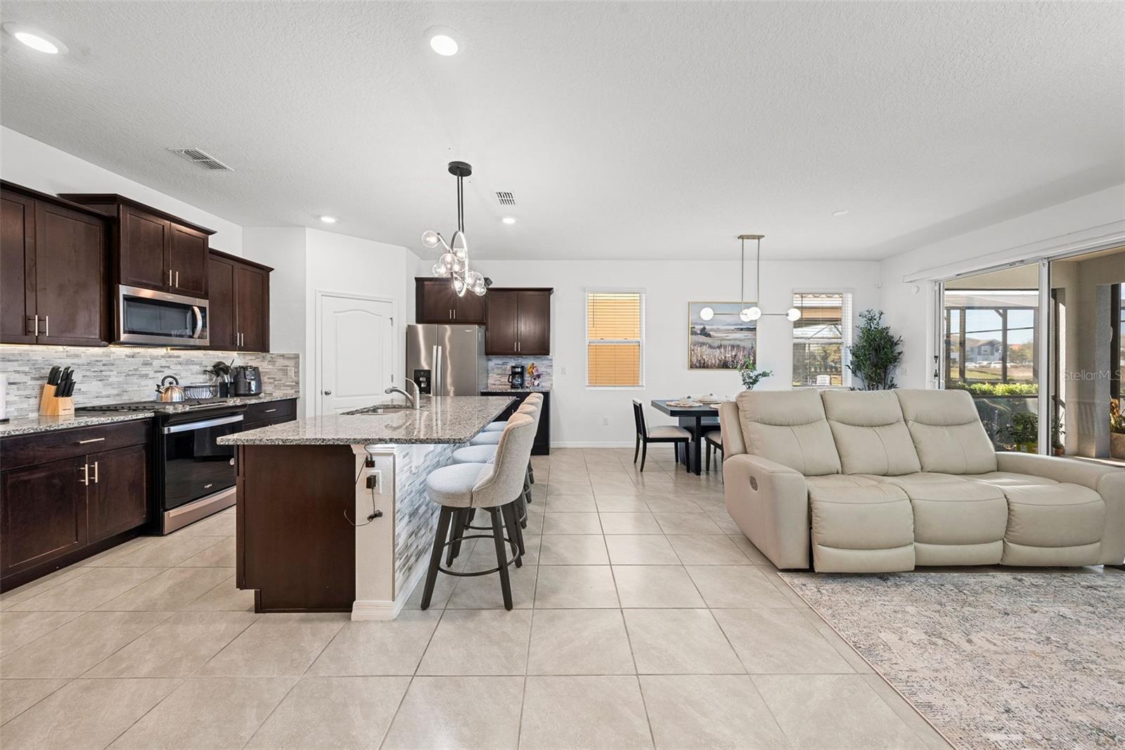 7552 Oakmoss Loop Property Photo 14
