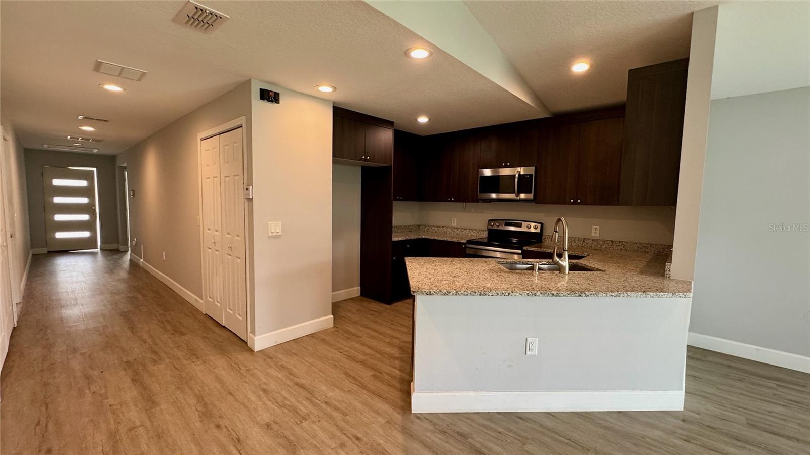 5 N Hart Blvd Property Photo 2