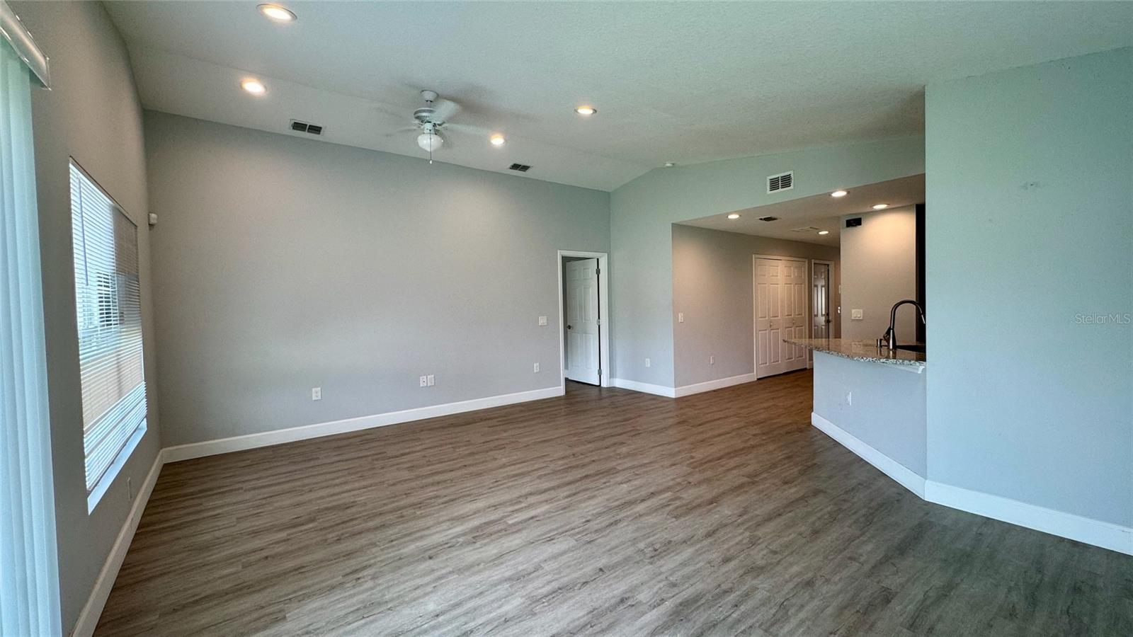 5 N Hart Blvd Property Photo 4