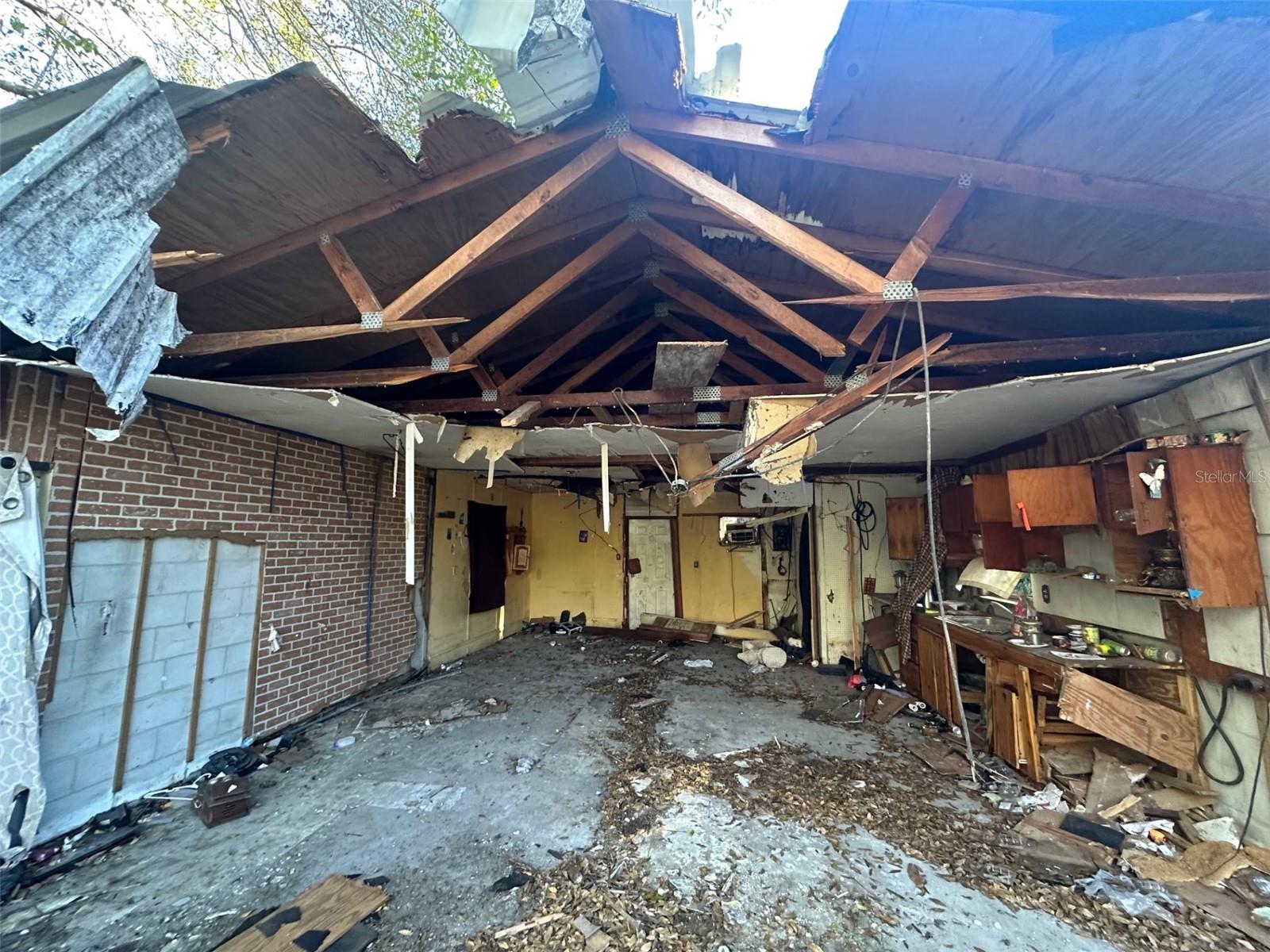 2004 Valentine Ave Property Photo 8