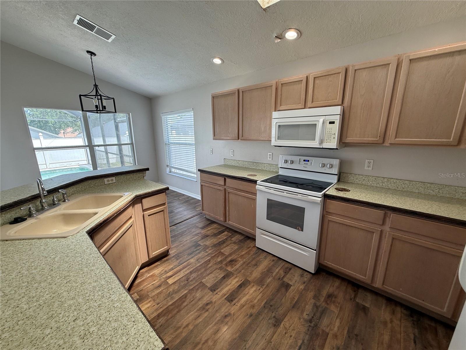 16049 Magnolia Hill St Property Photo 8