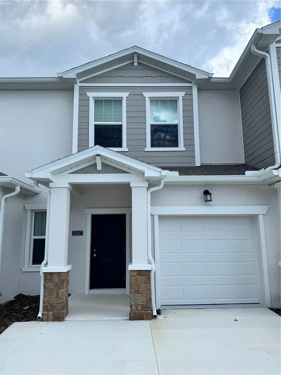 2557 SKYLINE LOOP Property Photo 1