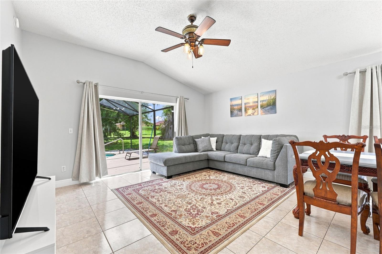 2537 Chatham Cir Property Photo 4