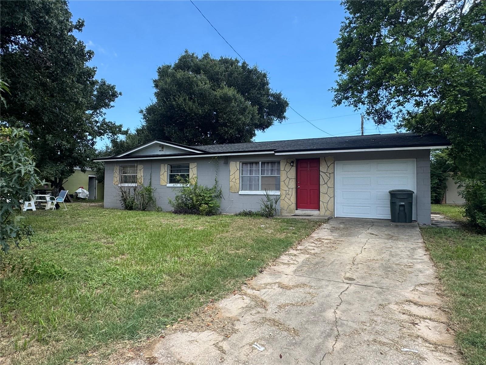 729 LOTUS LN